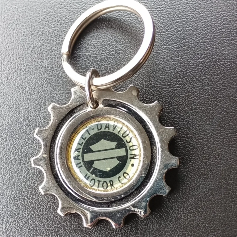 Harley-Davidson Black and Silver Gear Keyring
